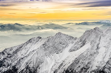 simsearch:400-04765849,k - Scenic view of misty winter mountains with colorful sunset, High Tatras, Slovakia Foto de stock - Royalty-Free Super Valor e Assinatura, Número: 400-07315050
