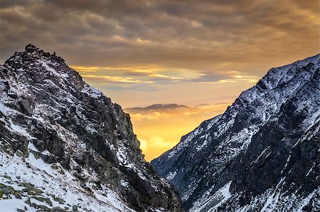 simsearch:400-04765849,k - Winter mountains at sunset with colorful clouds and sky, High Tatras, Slovakia Foto de stock - Royalty-Free Super Valor e Assinatura, Número: 400-07315052