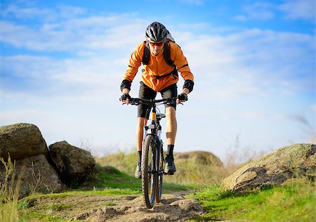 simsearch:400-08431404,k - Cyclist Riding the Bike on the Beautiful Spring Mountain Trail Photographie de stock - Aubaine LD & Abonnement, Code: 400-07316042