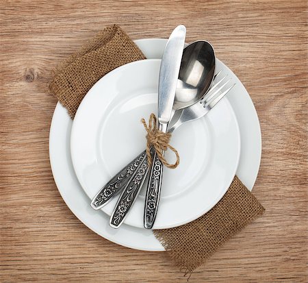 simsearch:400-07331603,k - Empty plate and silverware set on wooden table Foto de stock - Super Valor sin royalties y Suscripción, Código: 400-07316719