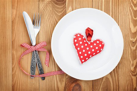Valentine's Day toy heart over plate with silverware. On wooden table background Stock Photo - Budget Royalty-Free & Subscription, Code: 400-07316783