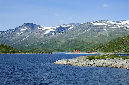 A lodge in Jotunheimen National Park in Norway at lake Bygdin. Stockbilder - Microstock & Abonnement, Bildnummer: 400-07318549