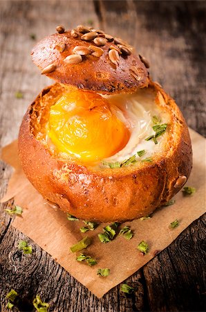 Baked eggs in the whole grain buns Stockbilder - Microstock & Abonnement, Bildnummer: 400-07318856