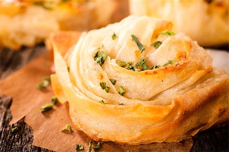 Homemade pastry with the cheese and chive.Selective focus on the front pastry Stockbilder - Microstock & Abonnement, Bildnummer: 400-07318923