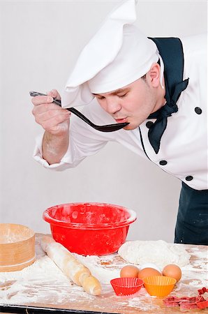 simsearch:400-06078465,k - chef with large spoon on the gray background Stock Photo - Budget Royalty-Free & Subscription, Code: 400-07319245