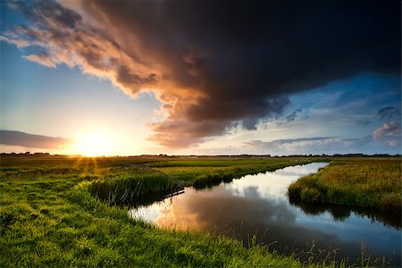 simsearch:400-06741971,k - storm cloud at dramatic sunset in summertime, Holland Foto de stock - Super Valor sin royalties y Suscripción, Código: 400-07319642