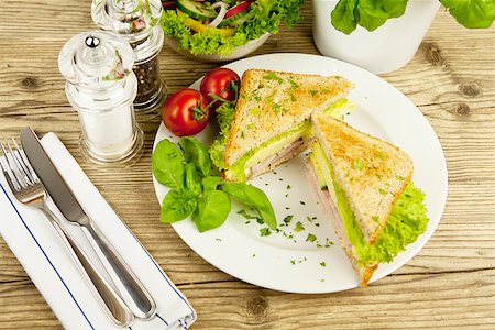 simsearch:400-07319721,k - fresh tasty club sandwich with cheese and ham on wooden table Stockbilder - Microstock & Abonnement, Bildnummer: 400-07319724
