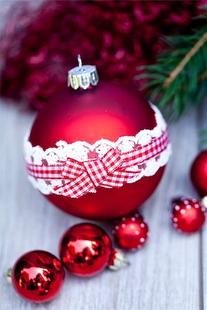 simsearch:400-08406041,k - festive glitter christmas decoration bauble seasonal winter holidays Fotografie stock - Microstock e Abbonamento, Codice: 400-07319776