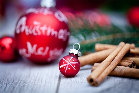 simsearch:400-08406041,k - festive glitter christmas decoration bauble seasonal winter holidays Fotografie stock - Microstock e Abbonamento, Codice: 400-07319777