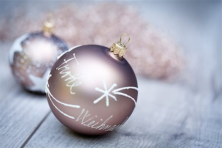 simsearch:400-08406041,k - festive glitter christmas decoration bauble seasonal winter holidays Fotografie stock - Microstock e Abbonamento, Codice: 400-07319770