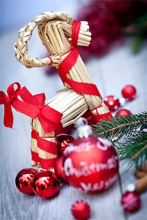 simsearch:400-08406041,k - festive glitter christmas decoration bauble seasonal winter holidays Fotografie stock - Microstock e Abbonamento, Codice: 400-07319783