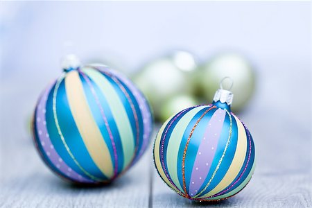 simsearch:400-08406041,k - festive glitter christmas decoration bauble seasonal winter holidays Fotografie stock - Microstock e Abbonamento, Codice: 400-07319798