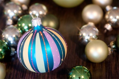 simsearch:400-08406041,k - festive glitter christmas decoration bauble seasonal winter holidays Fotografie stock - Microstock e Abbonamento, Codice: 400-07319850