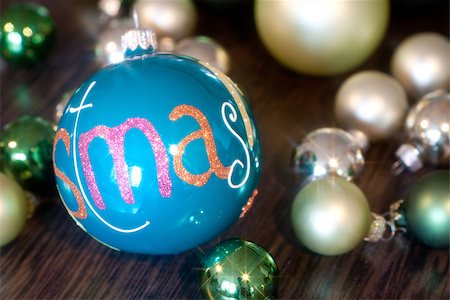 simsearch:400-08406041,k - festive glitter christmas decoration bauble seasonal winter holidays Fotografie stock - Microstock e Abbonamento, Codice: 400-07319851