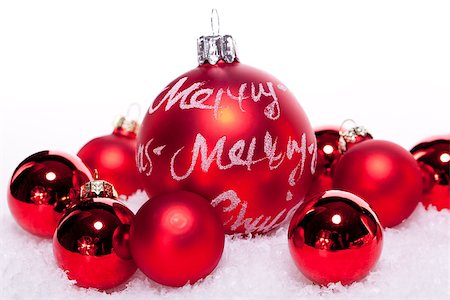 simsearch:400-08302769,k - christmas decoration festive red bauble in snow isolated copy space Photographie de stock - Aubaine LD & Abonnement, Code: 400-07319864
