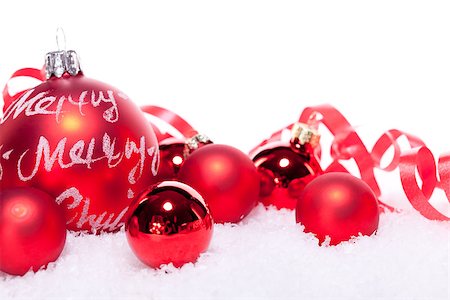 simsearch:400-08302769,k - christmas decoration festive red bauble in snow isolated copy space Photographie de stock - Aubaine LD & Abonnement, Code: 400-07319866