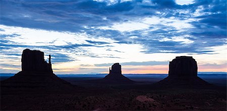 simsearch:400-05361560,k - Wonderful colours during sunrise in this iconic view of Monument Valley, USA Photographie de stock - Aubaine LD & Abonnement, Code: 400-07319911