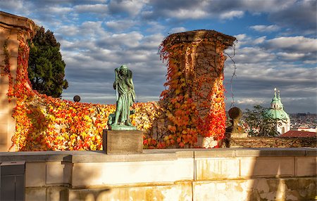 prager schloss - Autumn in Garden of Paradise near Prague Castle Photographie de stock - Aubaine LD & Abonnement, Code: 400-07310155