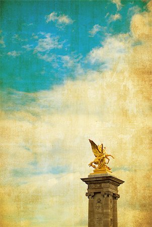 Vintage Pont Alexandre III is an arch bridge that spans the Seine, widely regarded as the most ornate, extravagant bridge in Paris. Foto de stock - Super Valor sin royalties y Suscripción, Código: 400-07311993