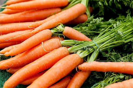 simsearch:400-07982459,k - fresh orange carrot bundle on market in summer outdoor Foto de stock - Super Valor sin royalties y Suscripción, Código: 400-07312264