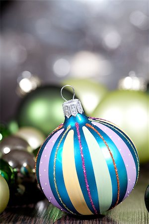 simsearch:400-08406041,k - festive glitter christmas decoration bauble seasonal winter holidays Fotografie stock - Microstock e Abbonamento, Codice: 400-07312747