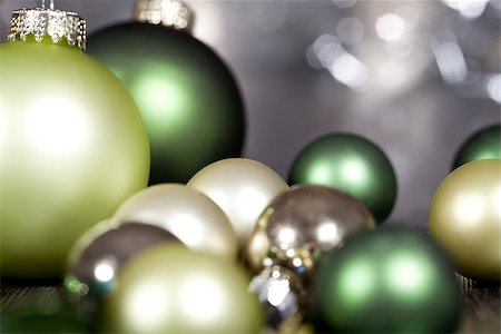 simsearch:400-08406041,k - festive glitter christmas decoration bauble seasonal winter holidays Fotografie stock - Microstock e Abbonamento, Codice: 400-07312751