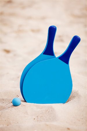 simsearch:400-04766687,k - still life beachball in summer in sand on the beach summertime Foto de stock - Super Valor sin royalties y Suscripción, Código: 400-07312790