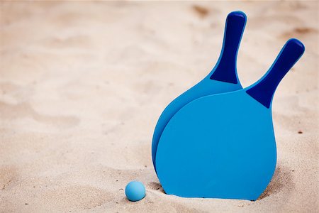 simsearch:400-04766687,k - still life beachball in summer in sand on the beach summertime Foto de stock - Super Valor sin royalties y Suscripción, Código: 400-07312791