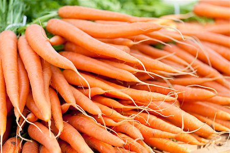 simsearch:400-07982459,k - fresh orange carrot bundle on market in summer outdoor Foto de stock - Super Valor sin royalties y Suscripción, Código: 400-07312870
