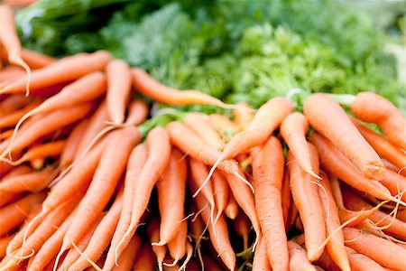 simsearch:400-07982459,k - fresh orange carrot bundle on market in summer outdoor Foto de stock - Super Valor sin royalties y Suscripción, Código: 400-07312873