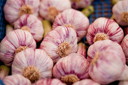 simsearch:400-07295971,k - group of purple white garlic in basket macro on market outdoor Stock Photo - Budget Royalty-Free & Subscription, Code: 400-07312890