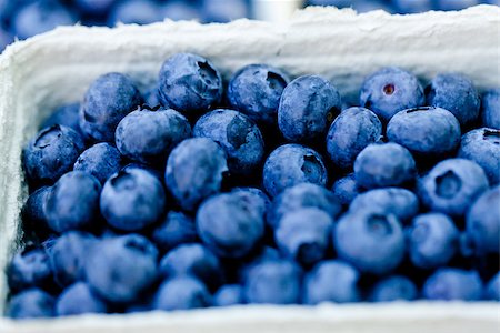 simsearch:400-06698338,k - healthy fresh blueberries macro closeup on market outdoor summer Stock Photo - Budget Royalty-Free & Subscription, Code: 400-07312911