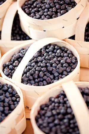 simsearch:400-06698338,k - healthy fresh blueberries macro closeup on market outdoor summer Stock Photo - Budget Royalty-Free & Subscription, Code: 400-07312941