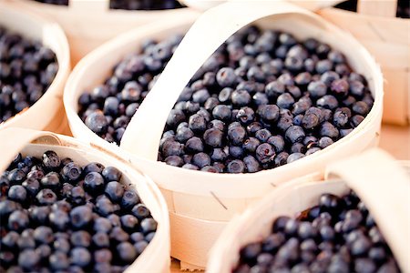 simsearch:400-06698338,k - healthy fresh blueberries macro closeup on market outdoor summer Stock Photo - Budget Royalty-Free & Subscription, Code: 400-07312942