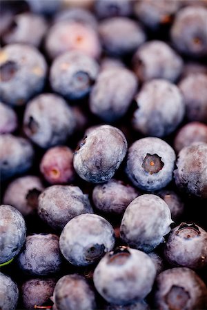 simsearch:400-06698338,k - healthy fresh blueberries macro closeup on market outdoor summer Stock Photo - Budget Royalty-Free & Subscription, Code: 400-07312943