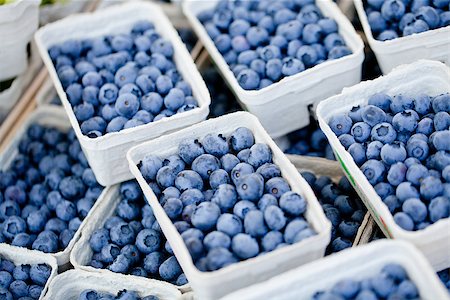 simsearch:400-06698338,k - healthy fresh blueberries macro closeup on market outdoor summer Stock Photo - Budget Royalty-Free & Subscription, Code: 400-07312957