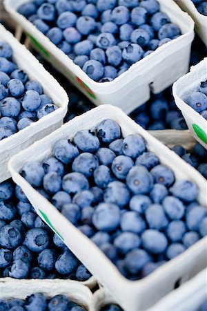 simsearch:400-06698338,k - healthy fresh blueberries macro closeup on market outdoor summer Stock Photo - Budget Royalty-Free & Subscription, Code: 400-07312958