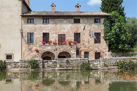 simsearch:400-07212378,k - Bagno Vignoni, ancient Tuscan village in Val d'Orcia, Italy Foto de stock - Royalty-Free Super Valor e Assinatura, Número: 400-07313776