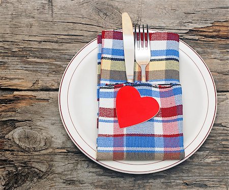 place setting card - Cutlery in the colorful napkin and red heart on an empty plate Stock Photo - Budget Royalty-Free & Subscription, Code: 400-07313837