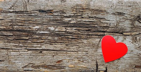 red heart on wood with copy space Fotografie stock - Microstock e Abbonamento, Codice: 400-07313831