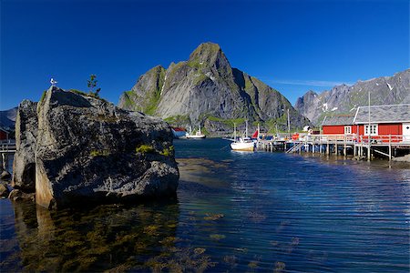 simsearch:400-06557083,k - Picturesque town of Reine by the fjord on Lofoten islands in Norway Stockbilder - Microstock & Abonnement, Bildnummer: 400-07313861