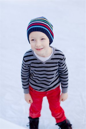 simsearch:400-08318063,k - cute little boy enjoying ice skating Photographie de stock - Aubaine LD & Abonnement, Code: 400-07313874