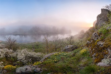 simsearch:400-04412215,k - Morning landscape with fog over river Photographie de stock - Aubaine LD & Abonnement, Code: 400-07313922