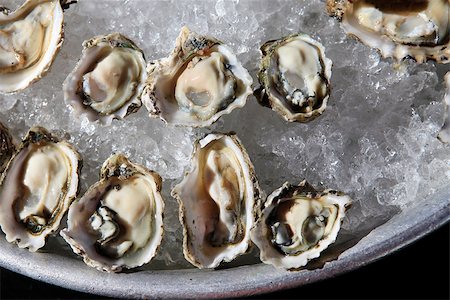 simsearch:6102-03828260,k - Opened oysters on ice Foto de stock - Super Valor sin royalties y Suscripción, Código: 400-07324525