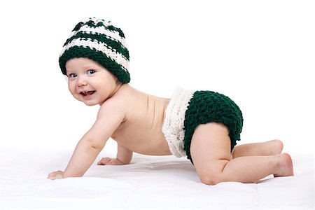 simsearch:400-07329323,k - Happy baby boy in knitted hat crawling over white Foto de stock - Royalty-Free Super Valor e Assinatura, Número: 400-07326139
