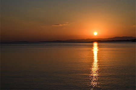 simsearch:400-07329792,k - Tropical sunset at Nagura Bay at the japanese island Ishigaki. In the background is the island Iriomote. Foto de stock - Super Valor sin royalties y Suscripción, Código: 400-07326581