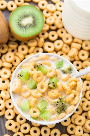 simsearch:400-04891088,k - Bowl of honey corn rings. Daily breakfast. Stock Photo - Budget Royalty-Free & Subscription, Code: 400-07326752