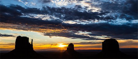 simsearch:400-05361560,k - Wonderful colours during sunrise in this iconic view of Monument Valley, USA Photographie de stock - Aubaine LD & Abonnement, Code: 400-07327654