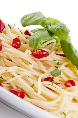 simsearch:400-06076521,k - fresh pasta with chilli and basil with salad isolated on white background Stockbilder - Microstock & Abonnement, Bildnummer: 400-07328543