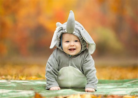 simsearch:400-07329323,k - Baby boy dressed in elephant costume in autumn park Foto de stock - Royalty-Free Super Valor e Assinatura, Número: 400-07329307